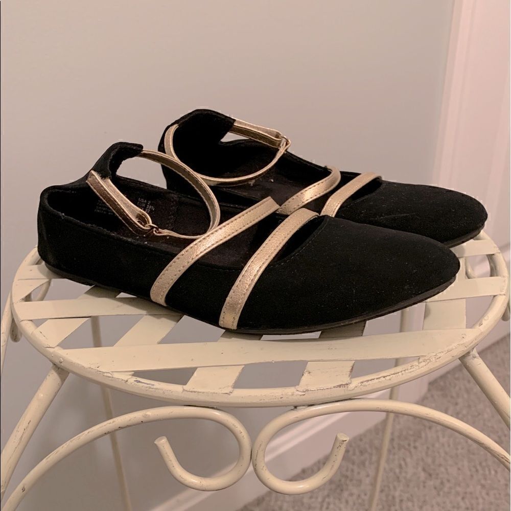 American Eagle Velvet Flats 